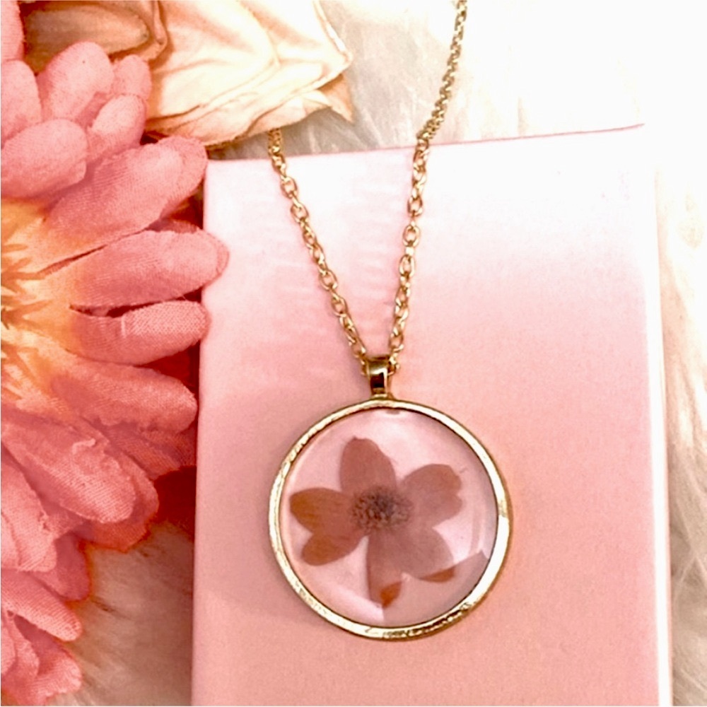 Pressed Flower Pendant Necklace Jewelry With Gold Chain NEW